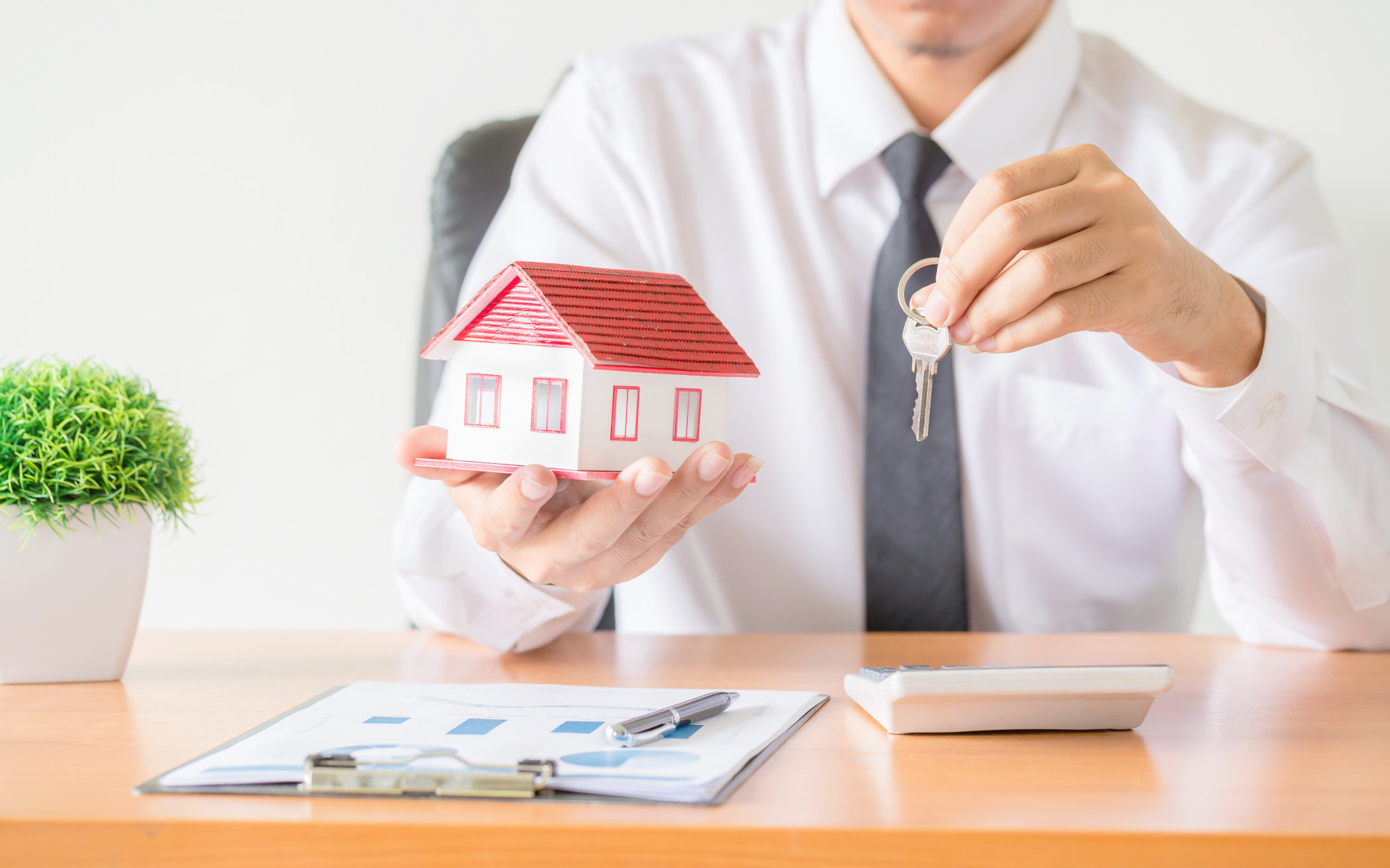 How Can I Qualify for a First-Time Home Buyer Loan?